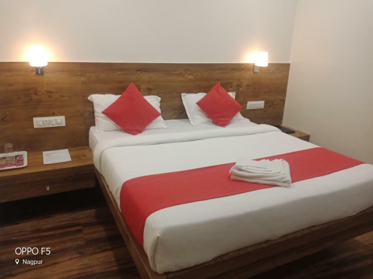 Hotel Star Zest House Нагпур Экстерьер фото